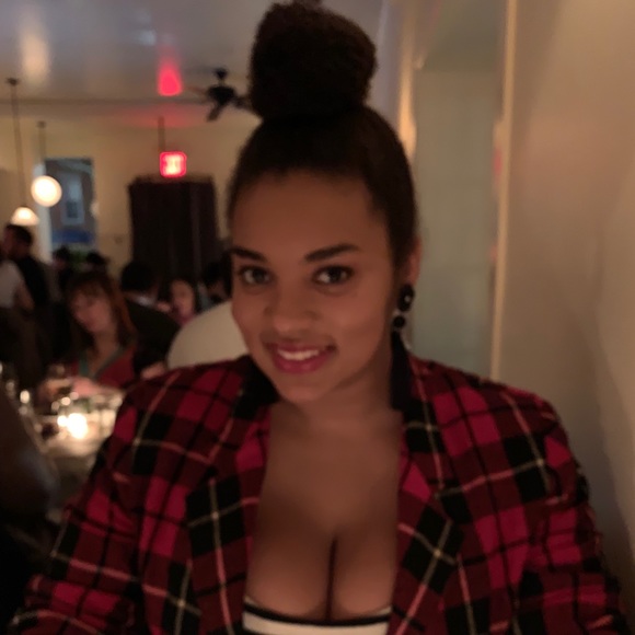 Meet your Posher, Claire - Picture 3 of 3